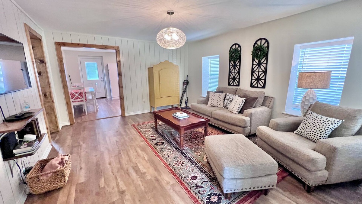 Weatherford House | 2-Bedroom with KING Bed Near Downtown Weatherford