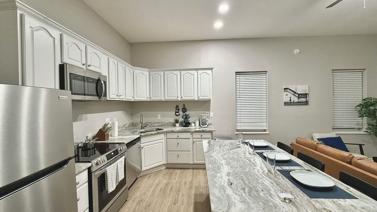 Downtown Cincinnati Apartment | 2 Bedroom with Parking! Steps from Washington Park in Over-The-Rhine!