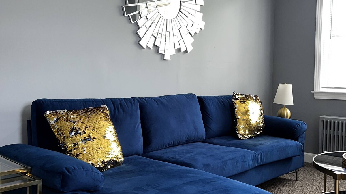 North Philadelphia Apartment | 2 bedroom with work space and high speed internet.