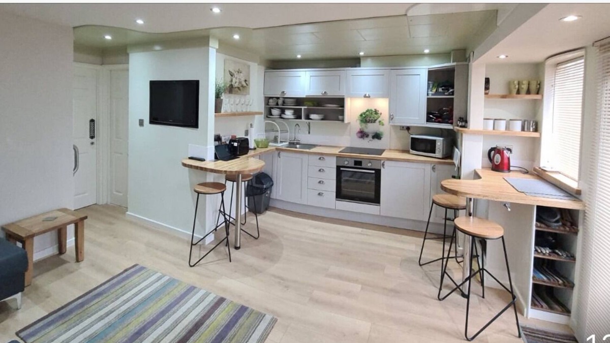 Galmpton Ski Chalet | 2 Bedroomed chalet in Galmpton Holiday park Galmpton Torbay Devon