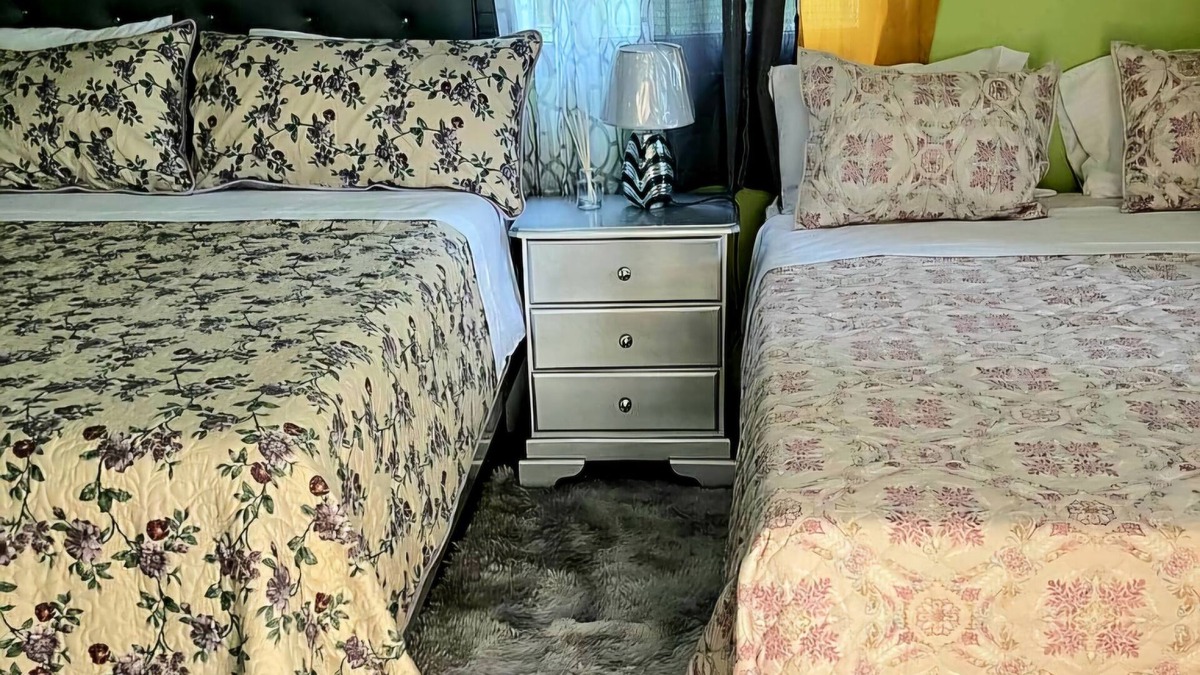 Spanish Town Zone House | 2 bedrooms, 1 bathroom, kitchen, WiFi, and AC in Greendale, Spanish Town.