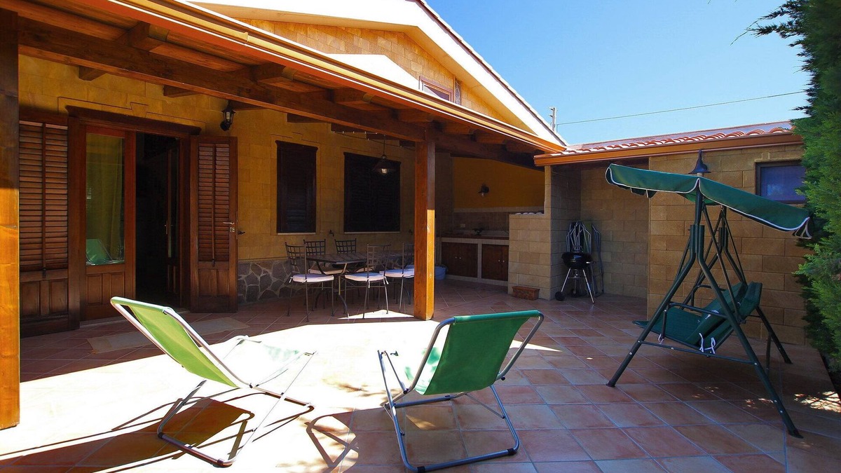 Solfarelli House | 2 bedrooms, 2 Bathrooms Villa, near the Sea, Garden, AC, 10 minutes from Cefalu