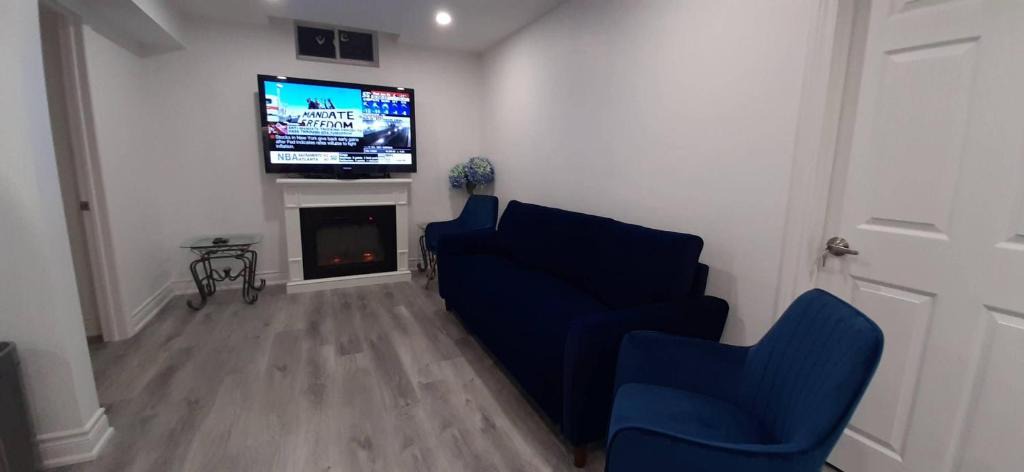 Newmarket Apartment | 2 Bedrooms 2 washrooms 2 parking spots Basement Apartment