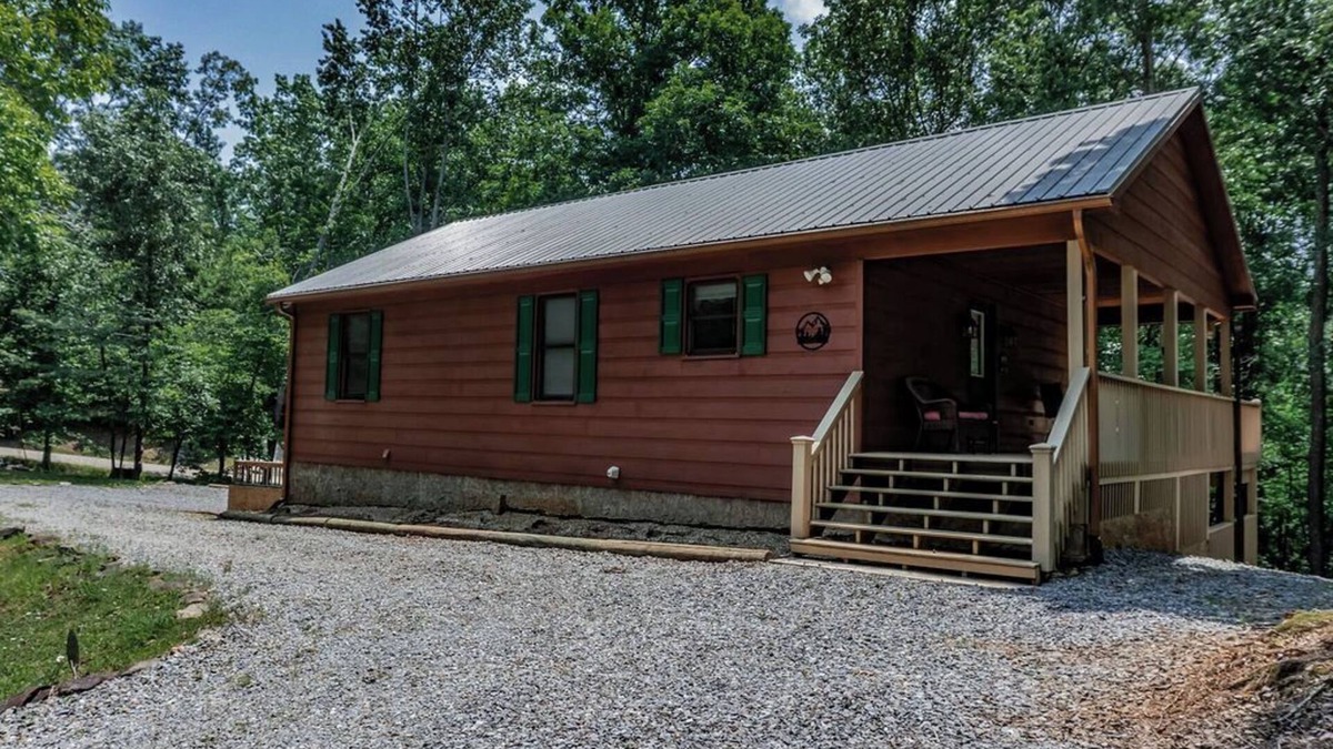 Eagle Mountain Cabin | 2 Bedrooms, 3 Baths with Hot Tub, WiFi, Fire Pit. Sleeps 8.