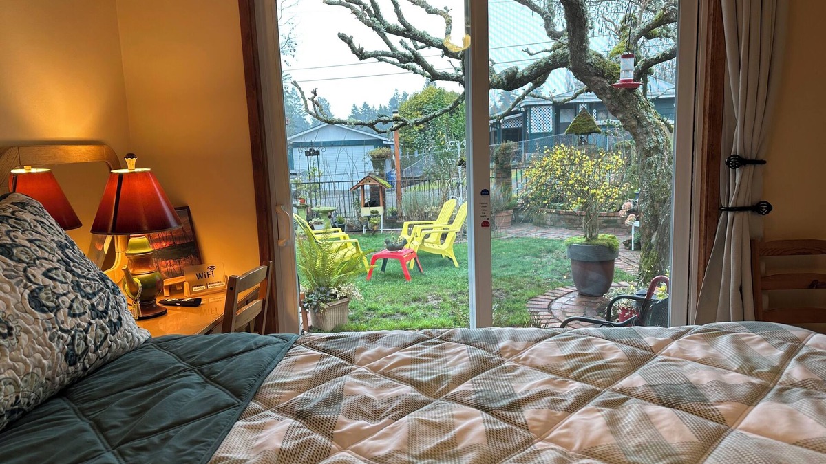 Des Moines House | 2-Bedrooms-4PAX-Helen’s Garden House🏡 Minutes from airport@Des Moines-Seattle,WA