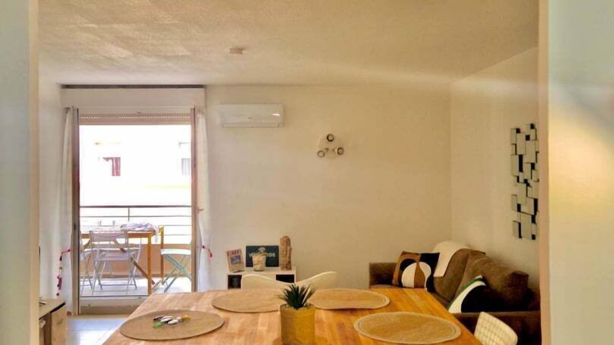 Costieres Apartment | 2 bedrooms, A/C, comfort, near highways