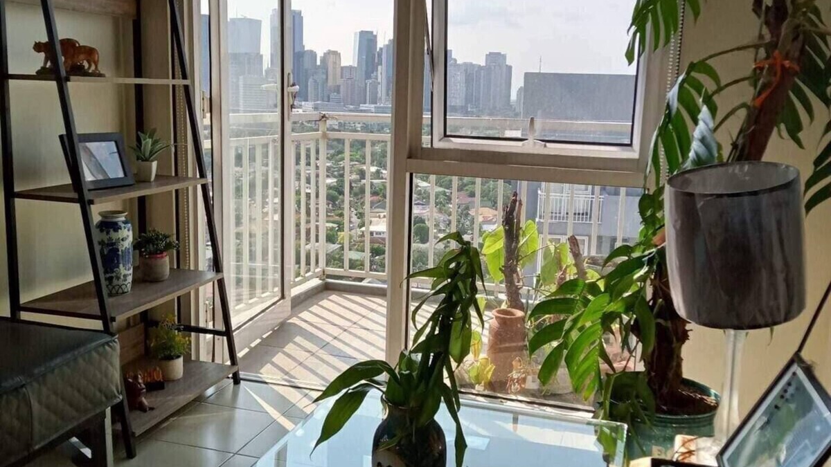 Ugong Apartment | 2 Bedrooms Access Penthouse Condo Unit