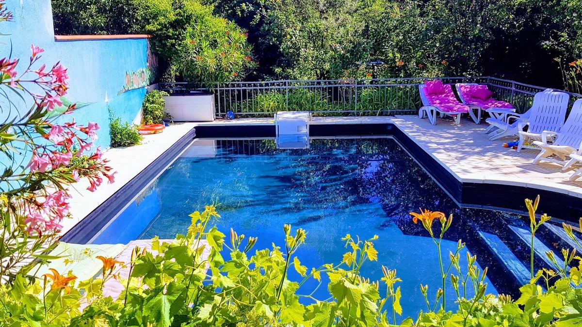 Pont des Demoiselles-Montaudran-La Terrasse Bed & Breakfast | 2 bedrooms and bathroom, garden and pool