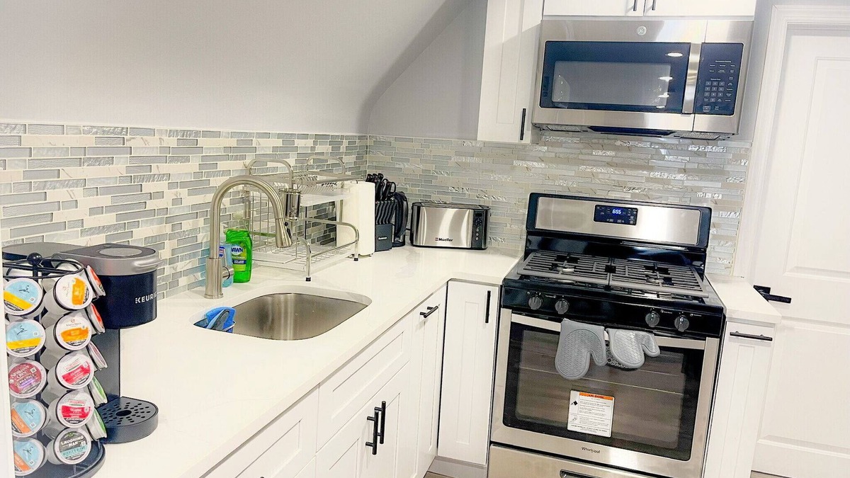 Bayonne Apartment | 2 Bedrooms Apartment 15 Min Away from EWR Airport, Cape Liberty