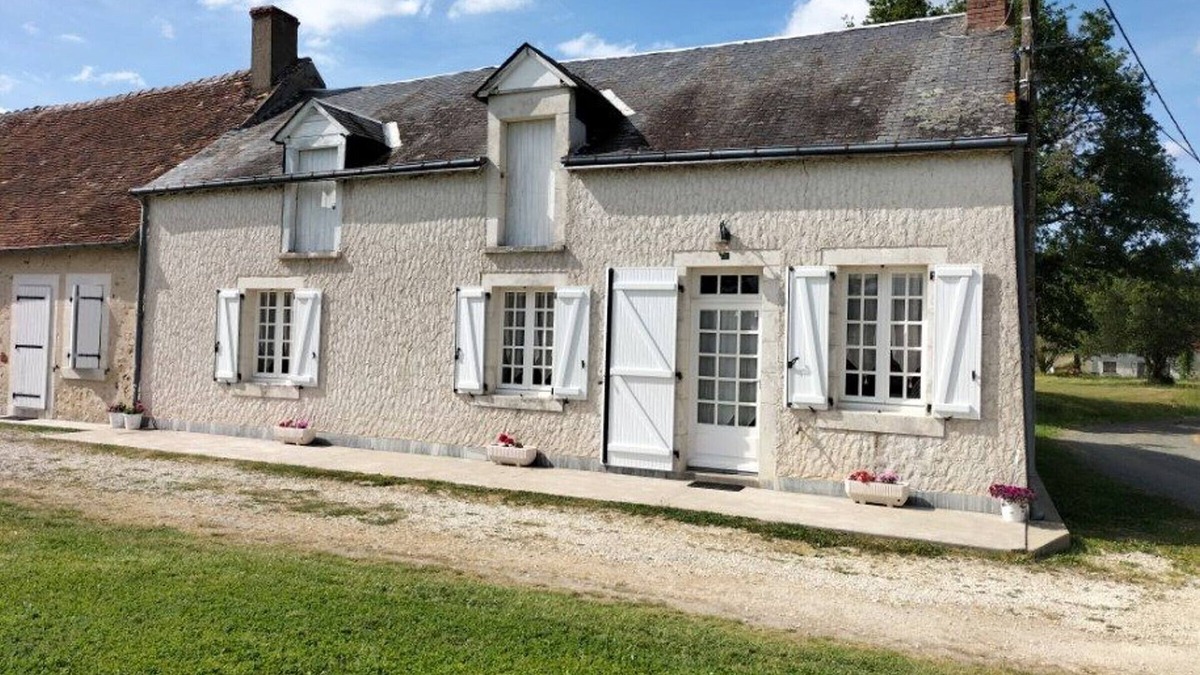 Migne Cottage | 2 Bedrooms Cottage In France