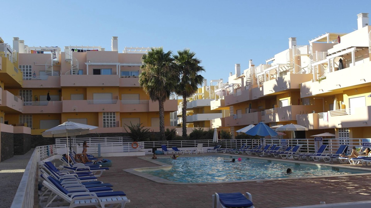 Canada Apartment | 2 Bedrooms apartment on a private complex with swimmingpool and near the beach