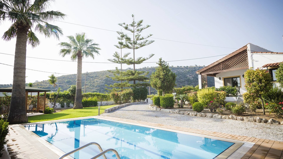 Megalo Metochi Villa | 2 bedrooms+studio, ideal for kids, 36m² pool, 2.500m² garden, 2,5km from town