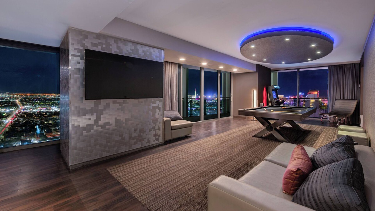 Las Vegas Condo | 2 Bedrooms- Stunning Strip View- Pool Table- Retro Arcade-3 King Beds-38th Floor