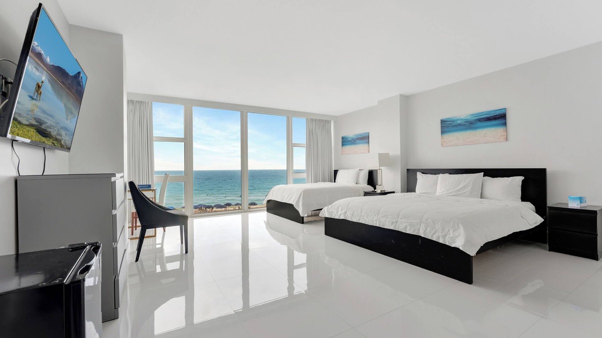 Bermuda Riviera Apartment | 2 Beds and a beach - Ocean Front