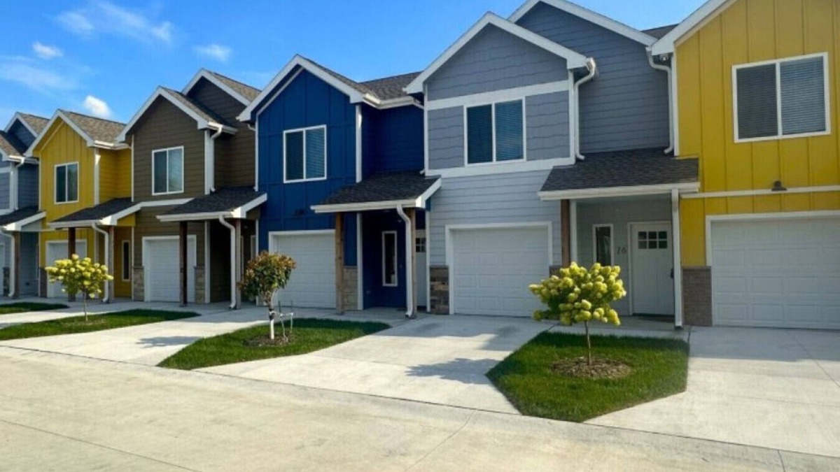 Council Bluffs House | 2 Beds + Quartz Kitchen | Fully Furnished