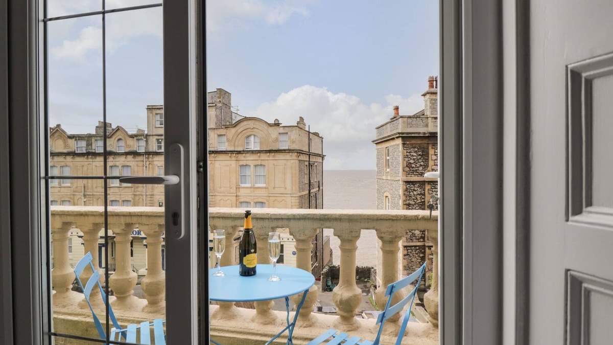 Weston-super-Mare Cottage | 2 BELGRAVIA MANSIONS, family friendly in Weston-Super-Mare