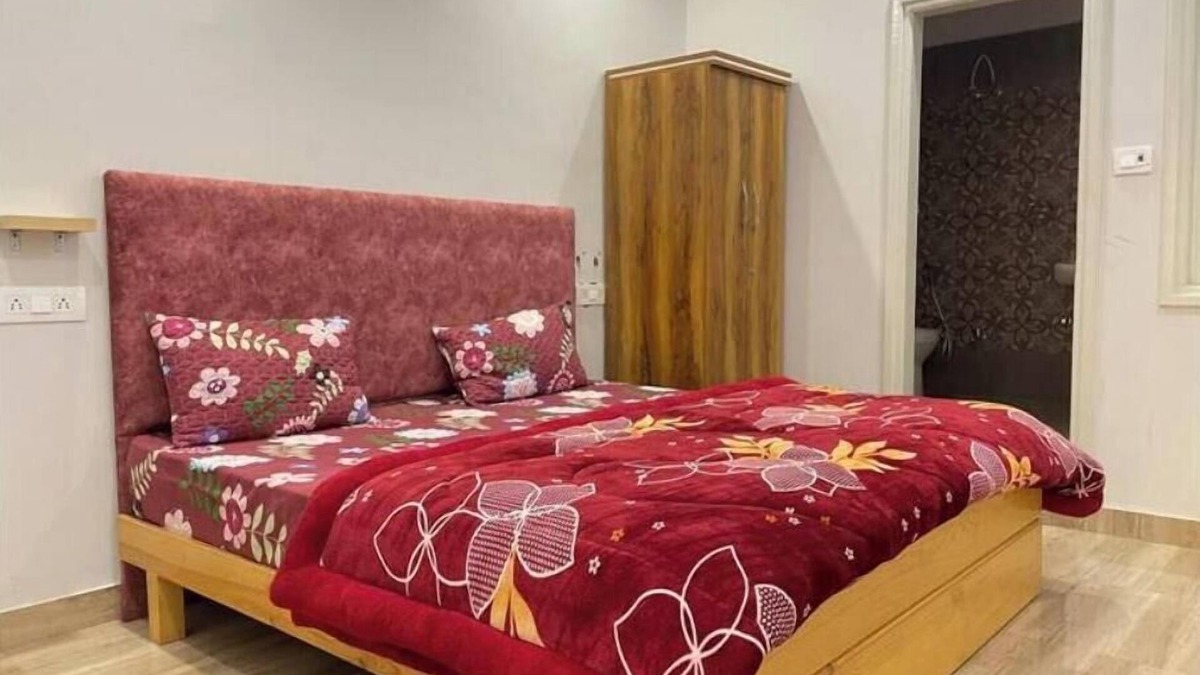 Bullawala Apartment | 2 BHK apt w Wifi/Couch & kitchen - Special Offer