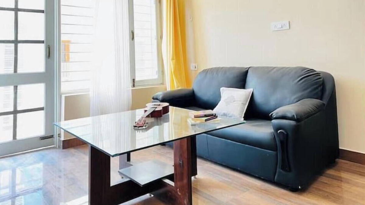 Bullawala Apartment | 2 BHK w Dining/couch & Pvt Parking