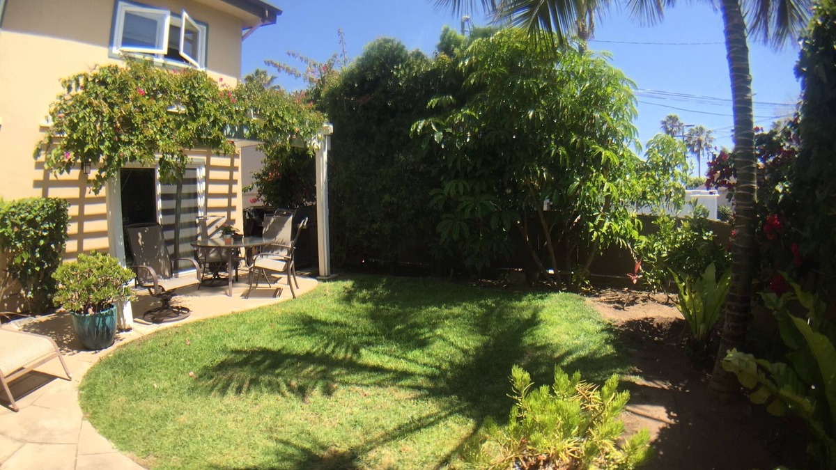 Encinitas House | 2-blocks to Moonlight Beach, Private Yard, AC, bikes, Over 200 5-star reveiws