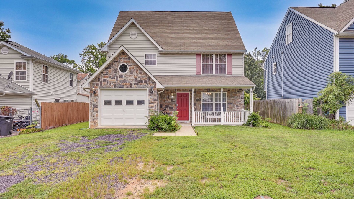 Issue House | 2 Blocks to Potomac River: Gem in Colonial Beach!