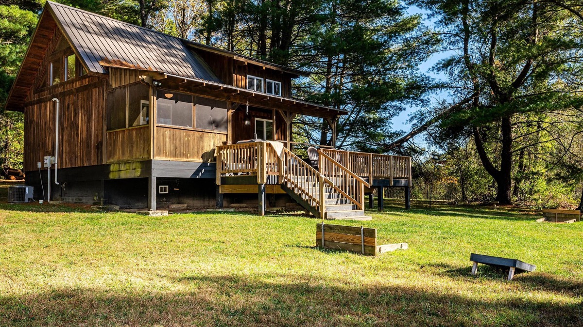 Bloomington Cabin | 2 BR, 1 BA Log Cabin