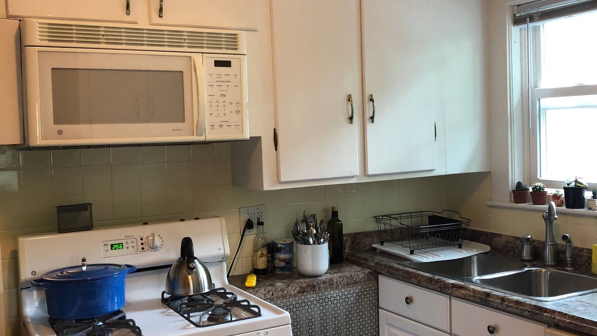 Brook Farm Apartment | 2 BR, 1 Bath, Sleeps 4+, Furnished and spacious apt. in quiet Boston suburb