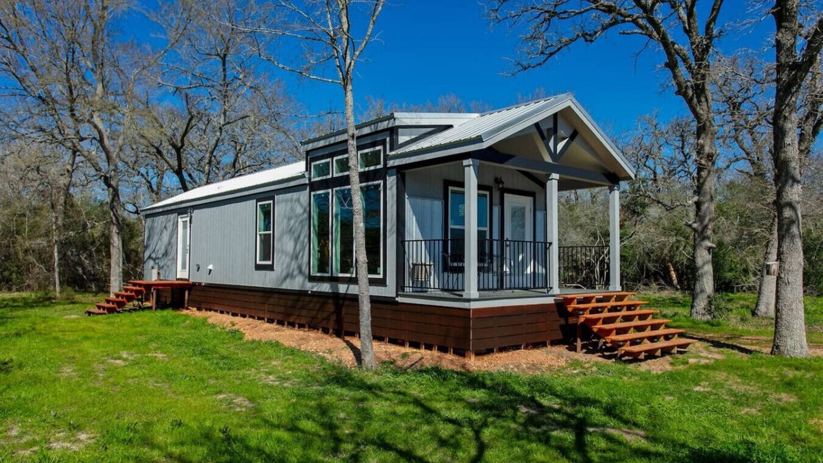 Somerville House | 2 Br 1ba Private Farmhouse