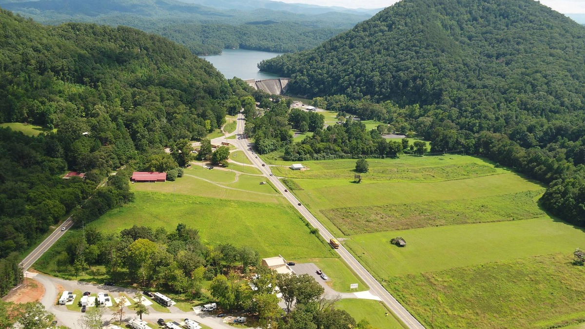 Benton Apartment | 2 BR,1BA Spacious Mountain View Suite near Cherokee National Forest, Ocoee River