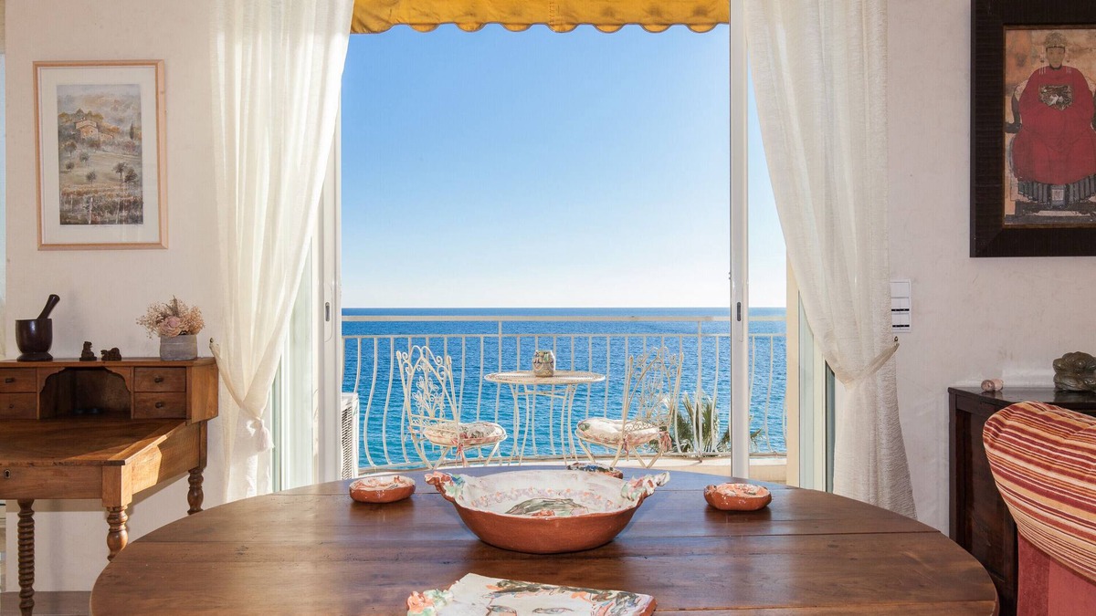 Cannes City Centre Apartment | 2-Br. apartment by the beaches – Magical sea view