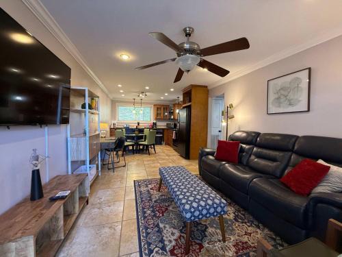 Highlands - Perkins Apartment | 2 BR apartment with laundry pool