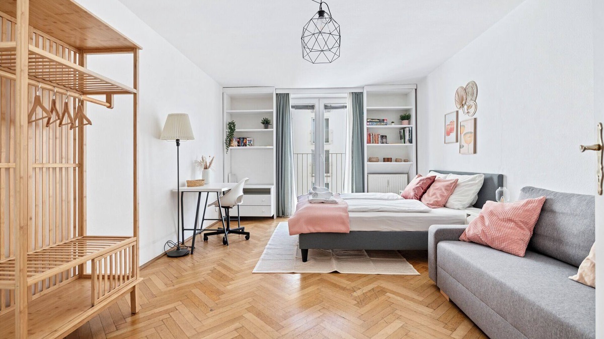 Neubau Apartment | 2 BR City Apartment in NEUBAU, 6 min to city center