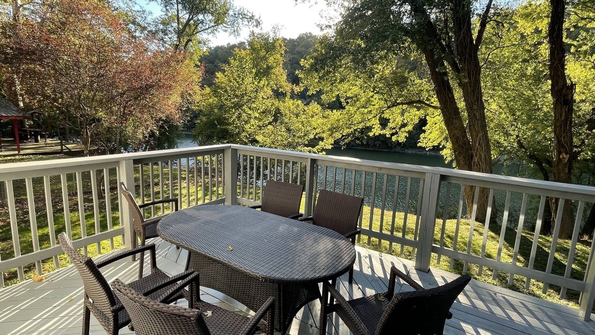 Frankfort Cottage | 2 BR Cottage on the River