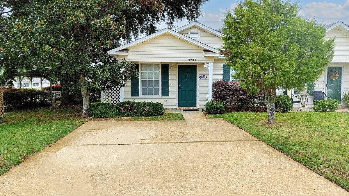 Pensacola House | 2 BR Cozy home close to NAS, West Pensacola & Perdido Key