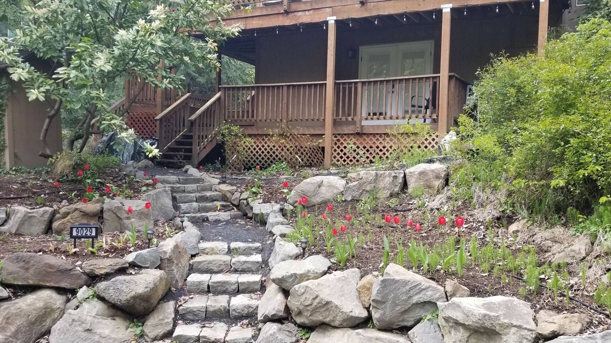 Cedar Hills Apartment | 2 BR Creekside Apartment w/kitchenette