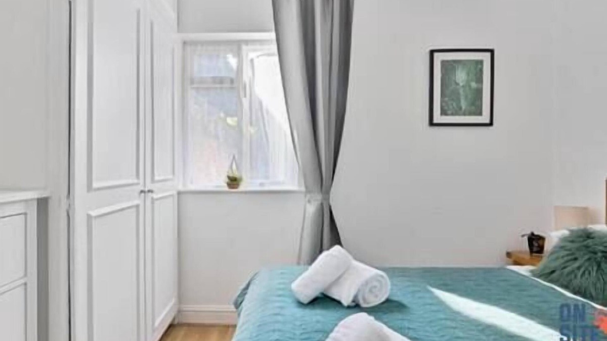 Hillside House | 2-BR Flat w. Garden near Wimbledon Station