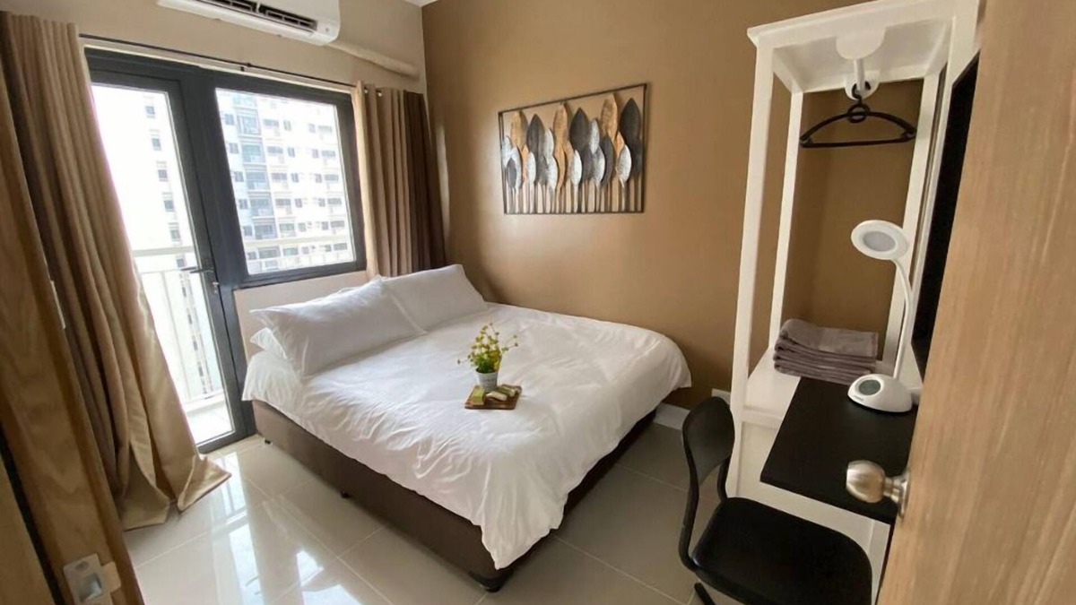 Paranaque Condo | 2 BR Fully Furnished Condo in Parañaque with Pool and Parking - Bloom Unit 1134