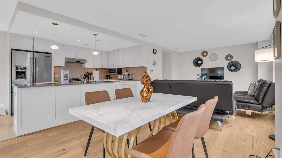 Chinatown Apartment | 2 BR Fully Furnished Apartment at Penn Quarters - Surrounded by Best Restaurants