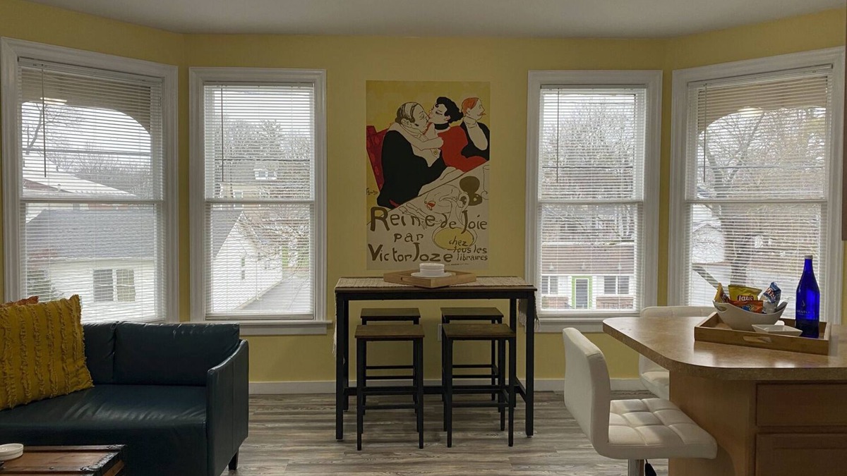 Glens Falls Apartment | 2 BR Loft - Walk to Farmers Market -Cafes -Breweries - Arts & Entertain District