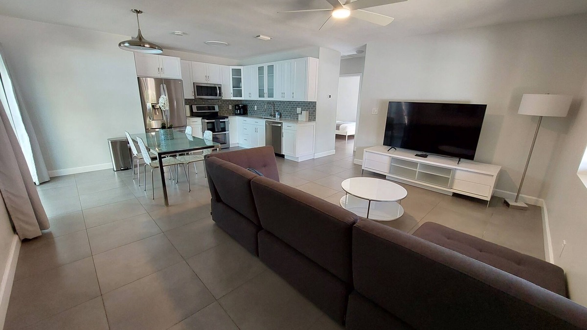 South Middle River House | 2-BR Near Beach, Las Olas, and Downtown Fort Lauderdale