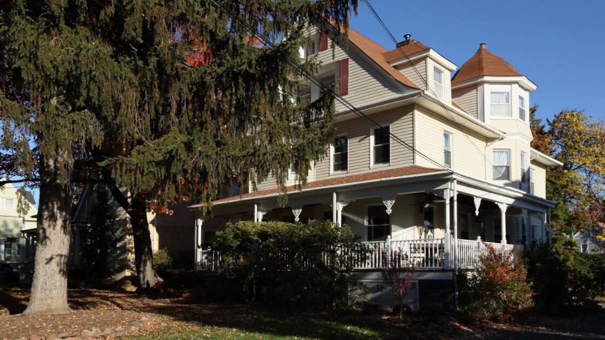 Montclair Apartment | 2 BR Spacious Apartment in Historic Montclair NJ Close to NYC Transportation