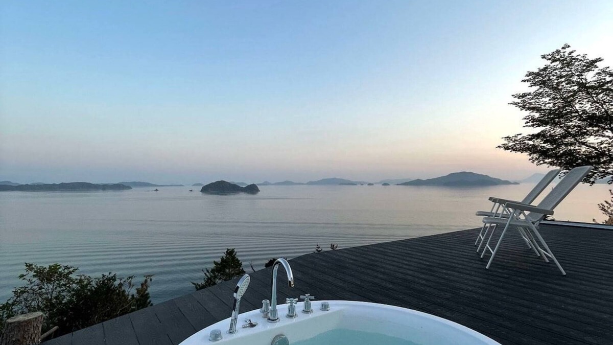 Kurahashi House | 2 BR Villa with Breathtaking Ocean View for 10 Ppl