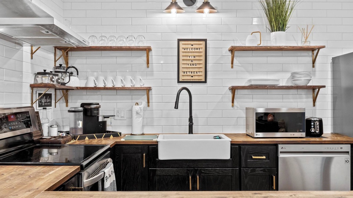 Folsom House | 🌟 2 BR Zen Retreat + Full Kitchen, Outdoor Patio & EV Charging in Old Folsom 🌟