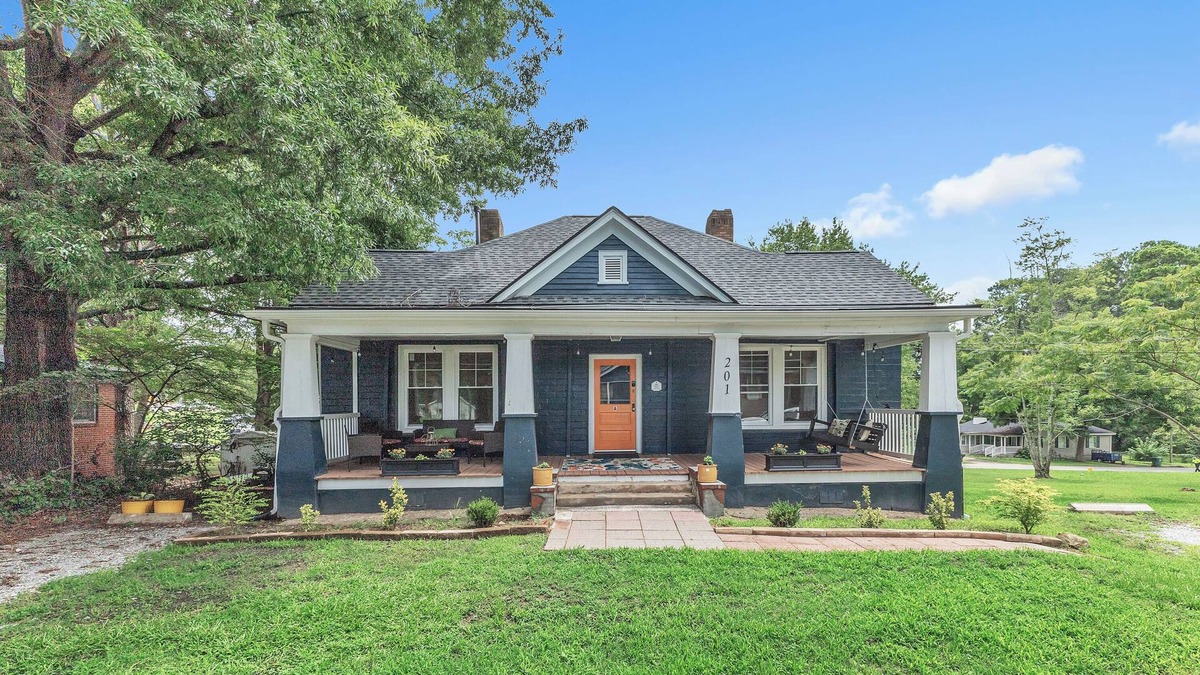 Garner House | 2 BRs/2 BAs - Stroll to Coffee, Bakery, Wine Bar - Downtown Garner