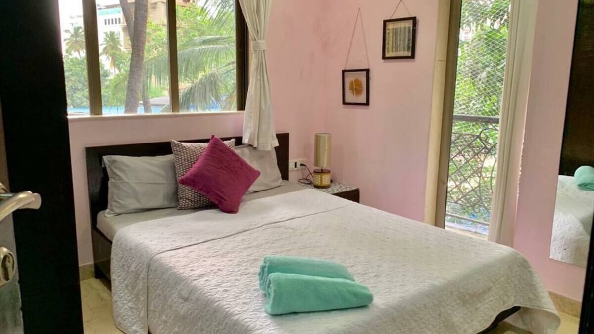 Pali Hill Apartment | 2 BRs, Quiet Bandra location, 3 balconies, Wifi