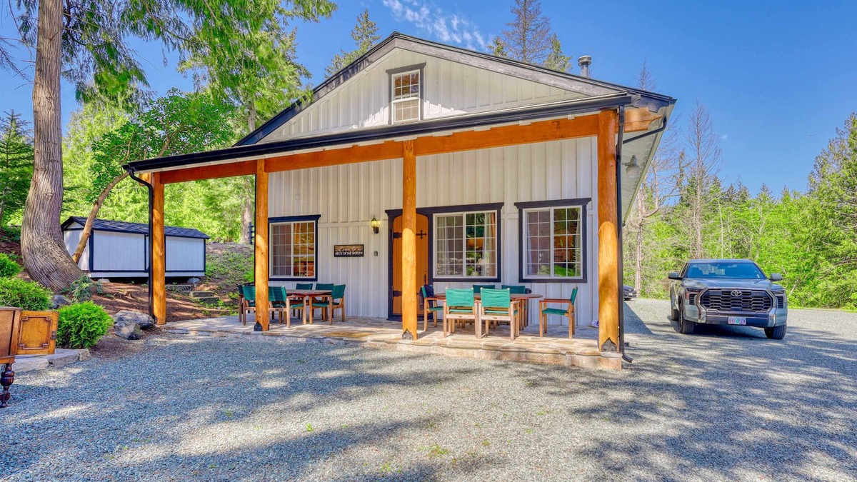 Anacortes House | 2-Cabin Ranch Retreat Near Lake Trails | Sleeps 15
