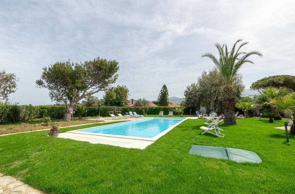 Piana Calzata Apartment | 2-Casa sul mare con piscina vicino Cefalù