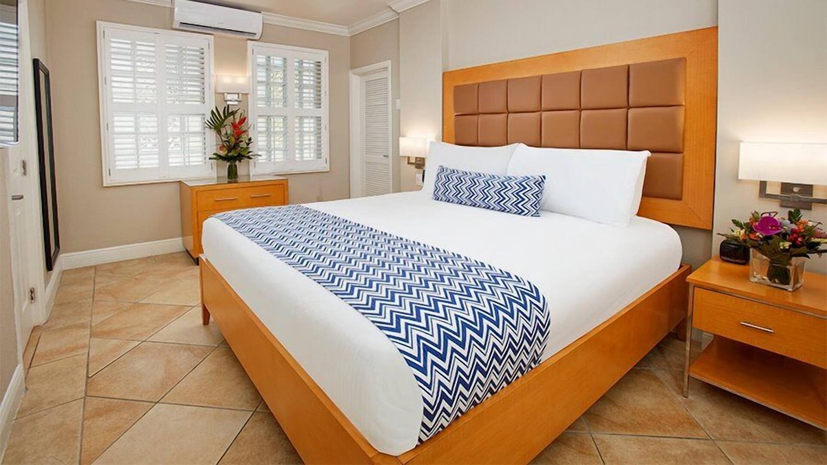 Philipsburg House | 2 Casitas Near Guana Bay Beach, FREE Parking, Pool, Water Sports Facilities!