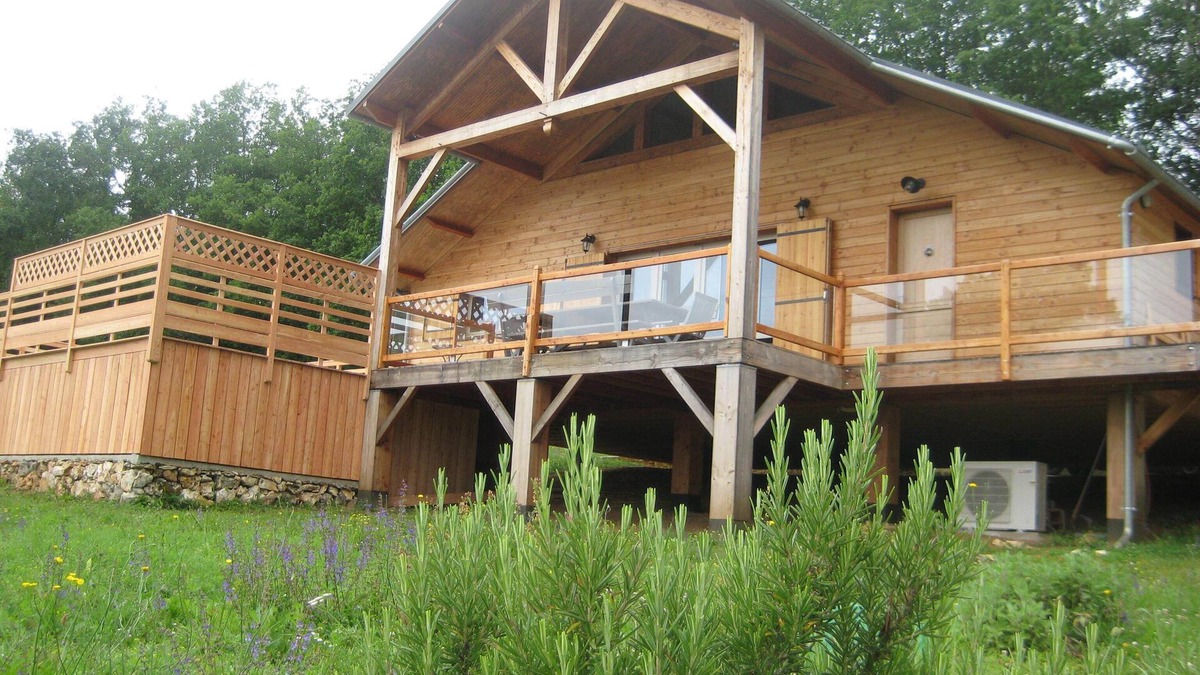 Sainte-Eulalie-d'Ans House | 2* chalet with character and swimming pool for 6 to 10 people. min. 3 nights out of season