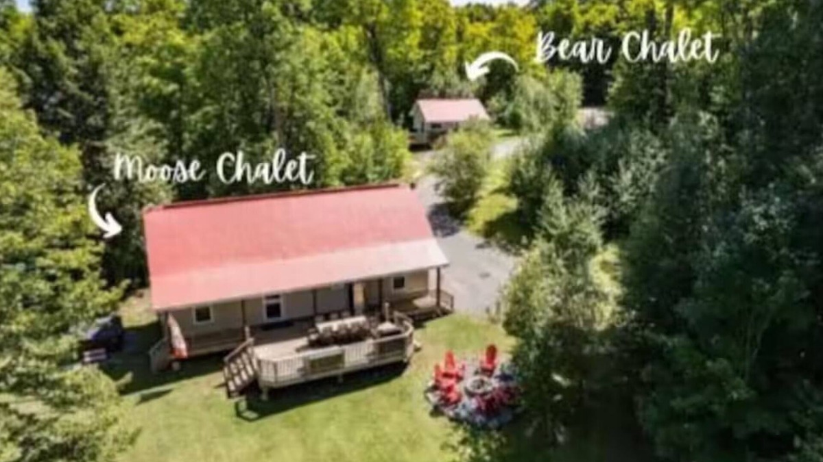 South River Cottage | 2 Chalets-Hot Tub, sleeps 10, private sandy beach!
