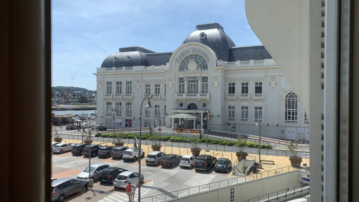 Trouville-sur-Mer Condo | 2 CHAMBRES/2 BEDROOOMS FLAT VIEW ON PORT AND CASINO HOTEL SPA